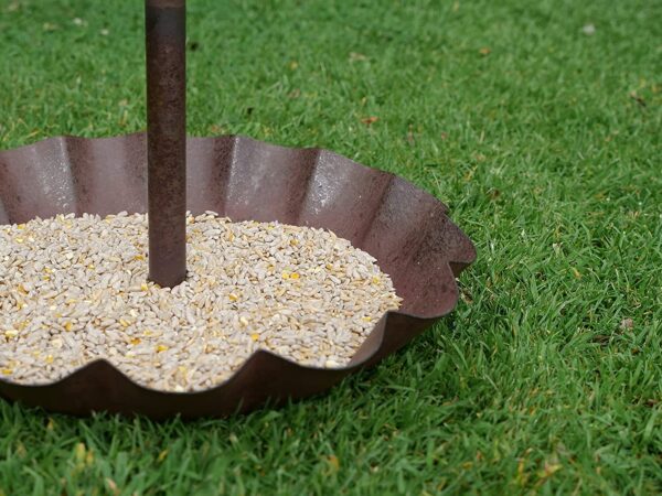 Vintage Garden Boxwell ground feeder and drinker - Image 5