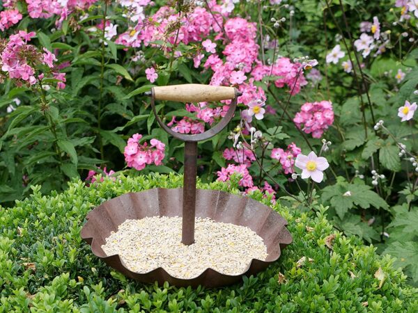 Vintage Garden Boxwell ground feeder and drinker - Image 3
