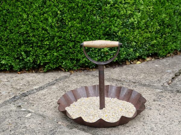 Vintage Garden Boxwell ground feeder and drinker - Image 2
