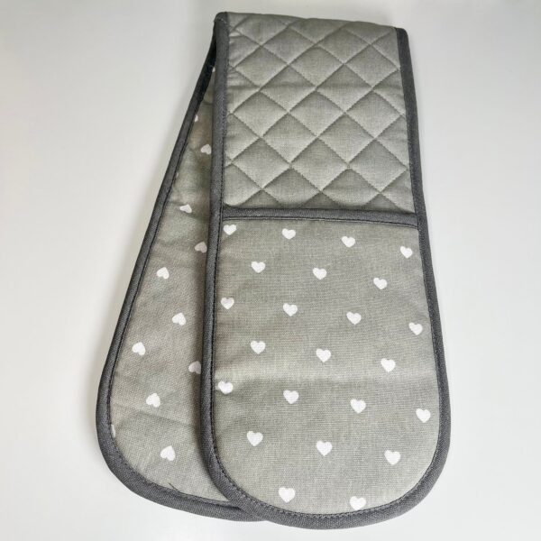 Kitchen Double Oven Glove With A Grey Heart Print Design - Image 3