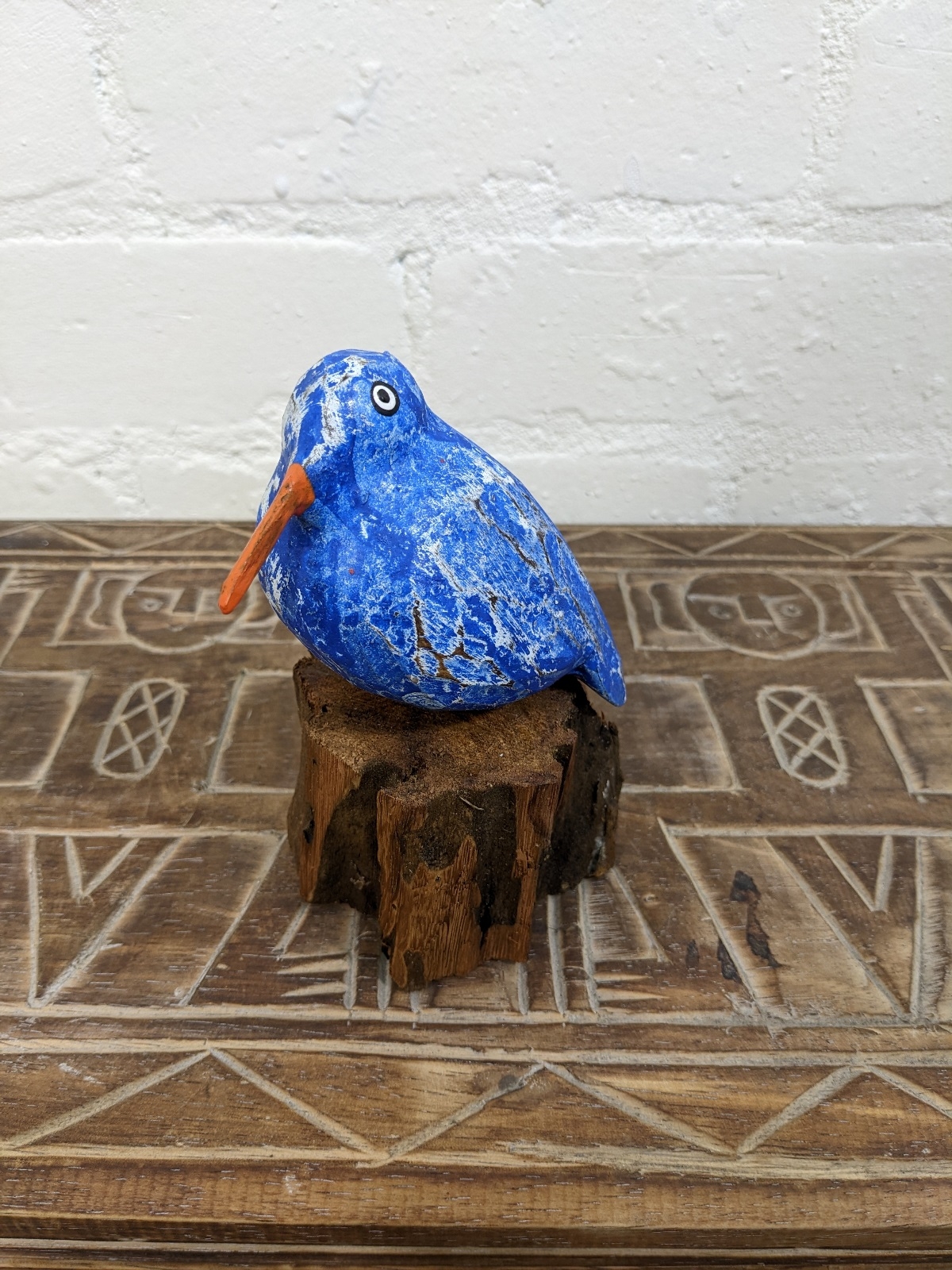 Gringo Fairtrade Blue Wooden Painted Bird On Driftwood Stand